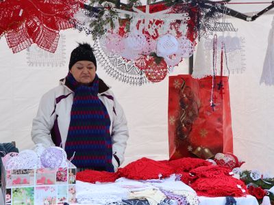 Świąteczne zakupy na bazarku w Boguchwale